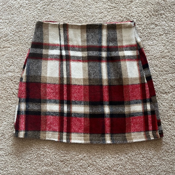 High Waisted Plaid Mini Skirt - Picture 2 of 5